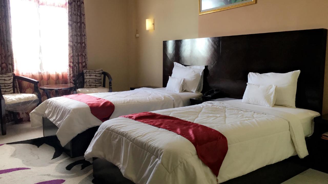 Syafira Hotel Langgur Εξωτερικό φωτογραφία