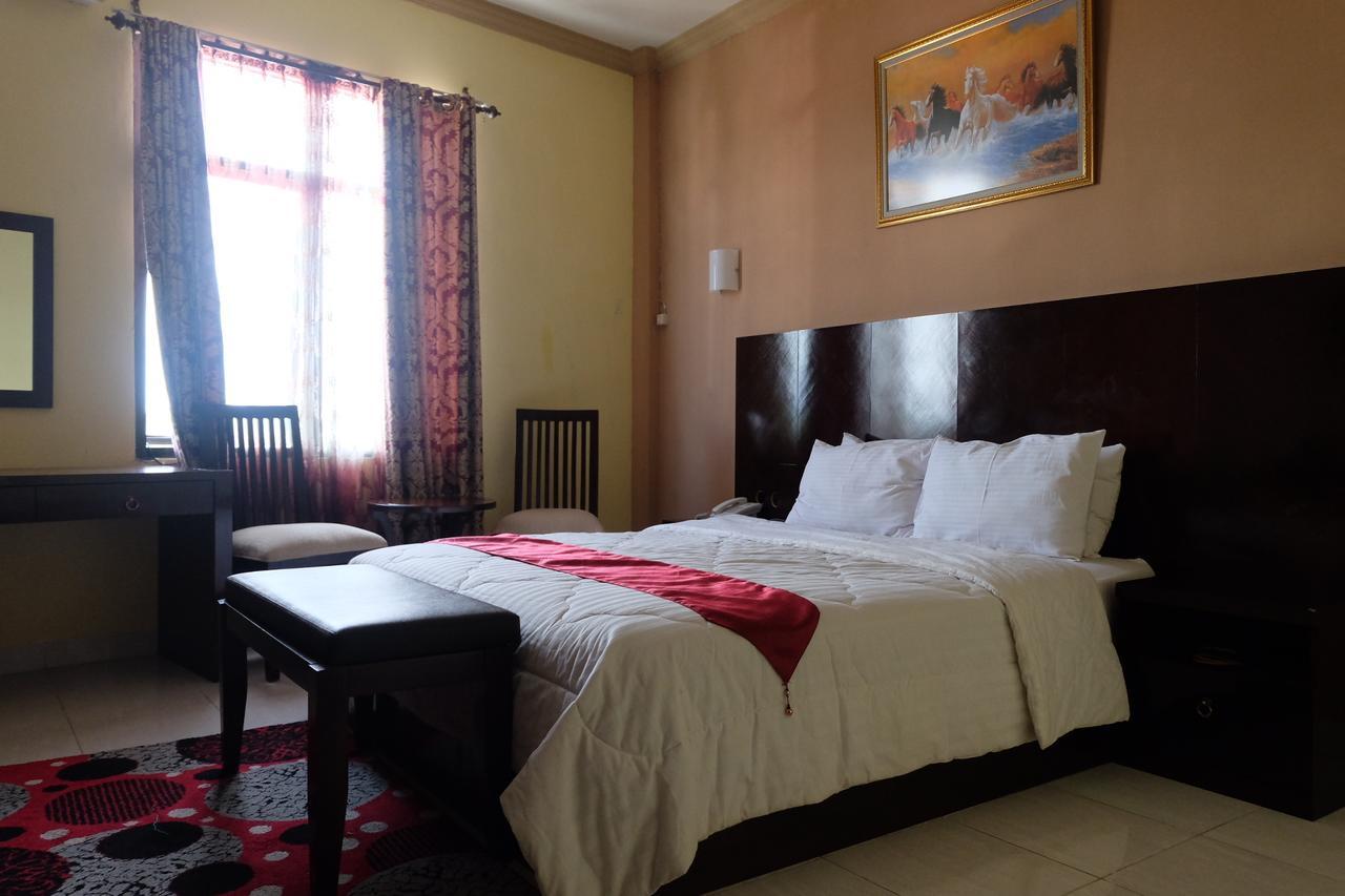 Syafira Hotel Langgur Εξωτερικό φωτογραφία